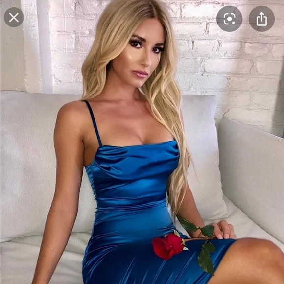 Oh Polly Stassie - Cowl Hearted 💙 - Picture 2 of 7